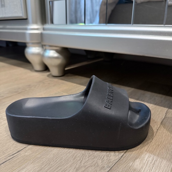 Balenciaga Black Rubber Platform Slides – Size 37 (Unisex Fit) - Picture 2 of 3